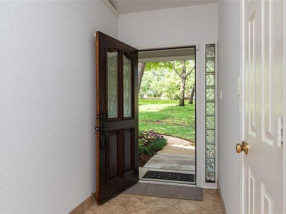 4th image of 127 Royal Oak Dr