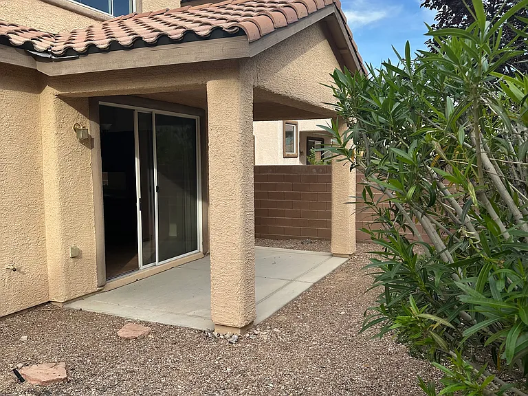 11453 Diveley Ave — Photo 33