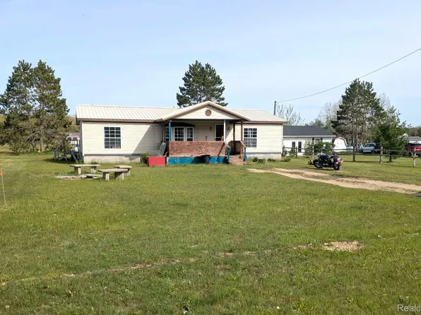 5554 N Sauble Lake Dr, Irons, MI 49644