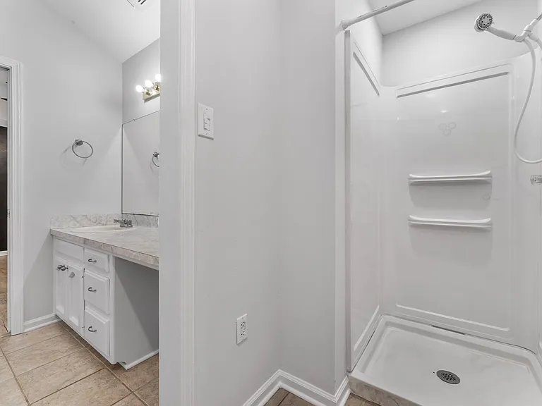 14223 Parkview Dr — Photo 9