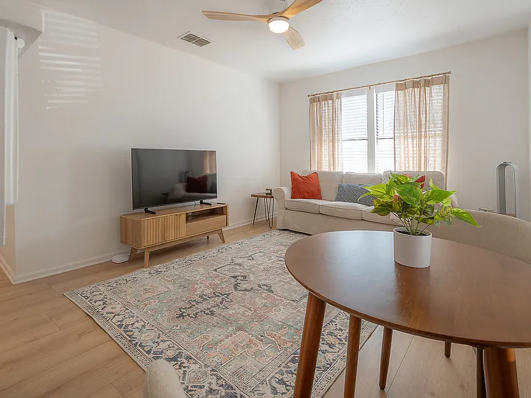 317 W Curtis St — Photo 5