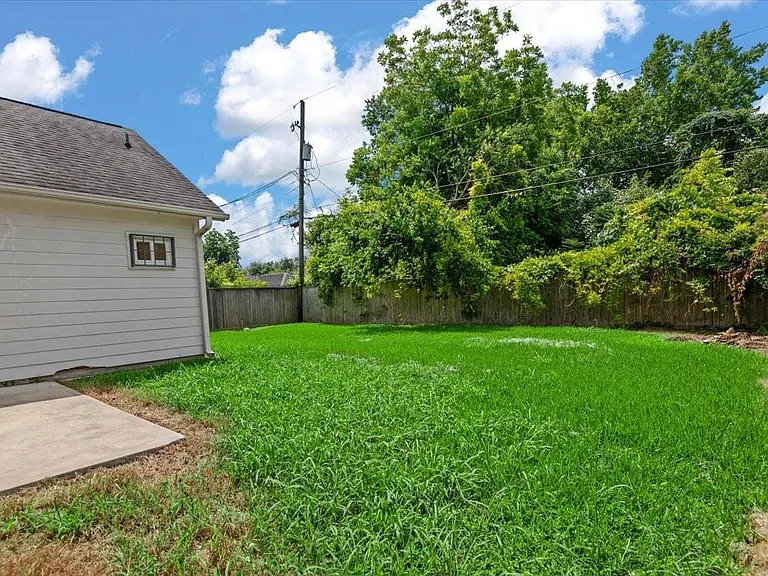 2514 Bennington St — Photo 32