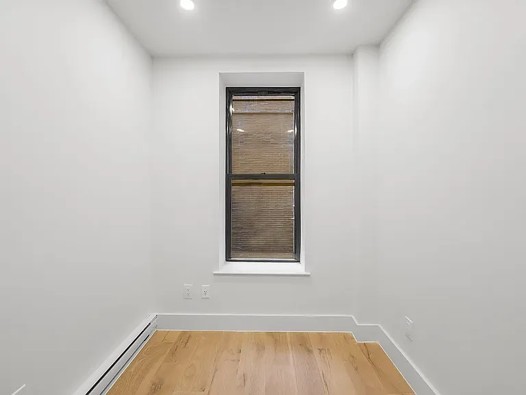 82-86 W Washington Pl #2D — Photo 8