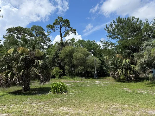 1053 Cypress St, Apalachicola, FL 32320