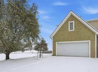 1323 N 158th Ct, Basehor, KS 66007