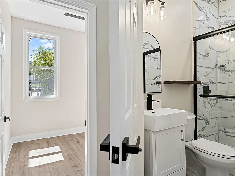 343 Ella St — Photo 17