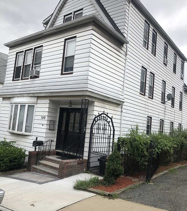 2nd image of 100 Hoyt St APT 1