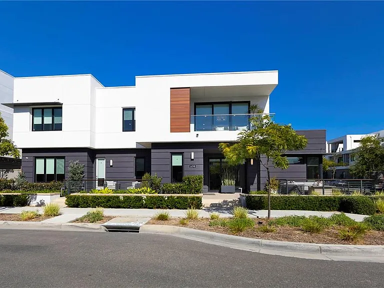 16398 Veterans Way — Photo 3