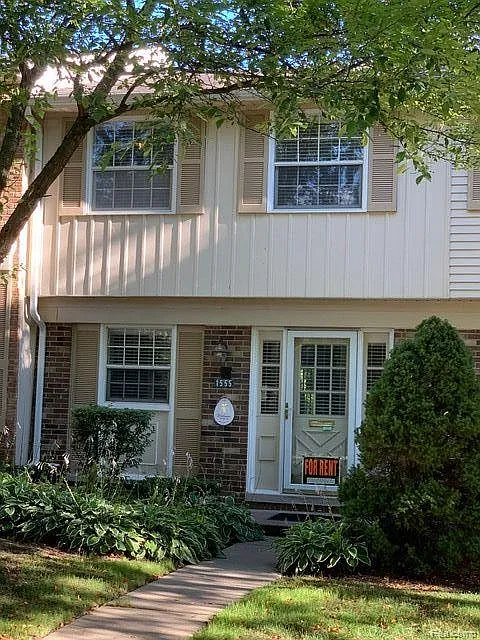 2 bed, 1.5 bath, 1167 sqft, $2,000 — Photo 3