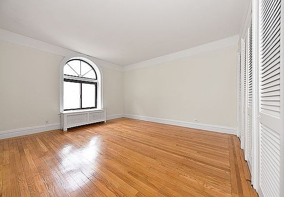 4th image of 230 E 71st St APT 6F