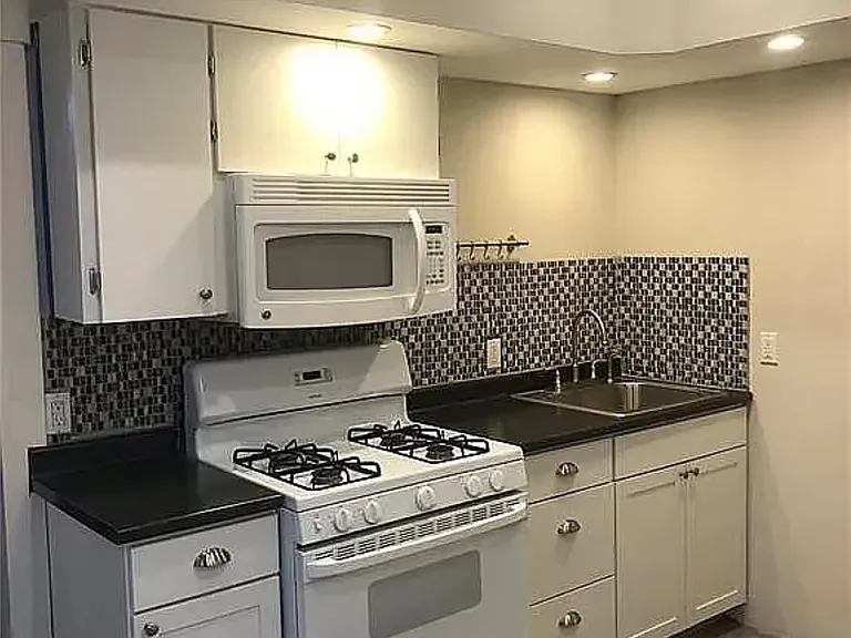 181 Main St #2 — Photo 3