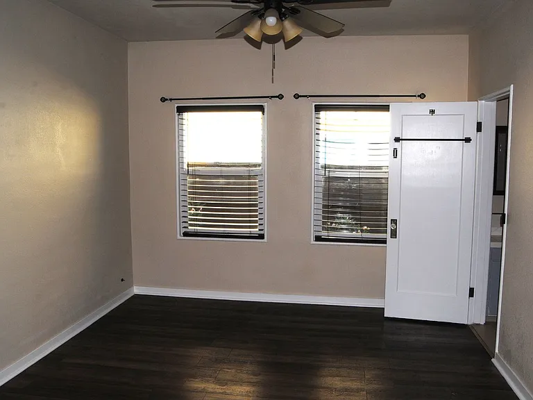114 Flower St — Photo 8