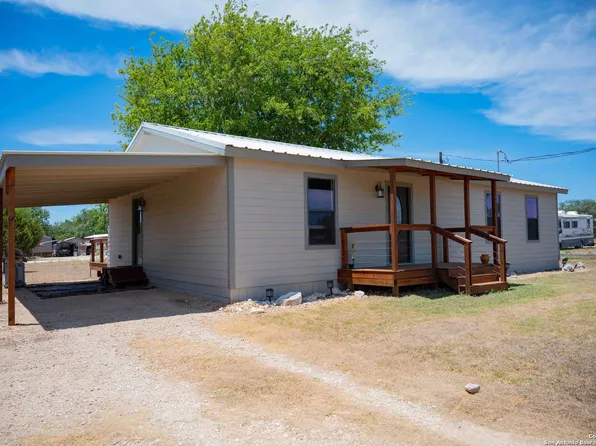 604 Mountain View Dr, Bandera, TX 78003