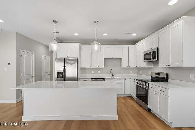 2 bed, 2.5 bath, 2150 sqft, $2,495 — Photo 4