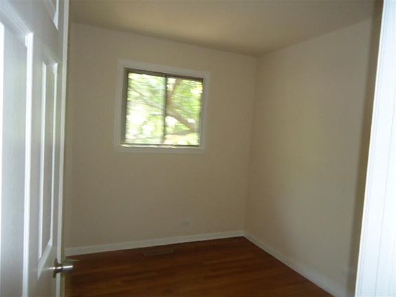 3rd image of 13 Ash St
