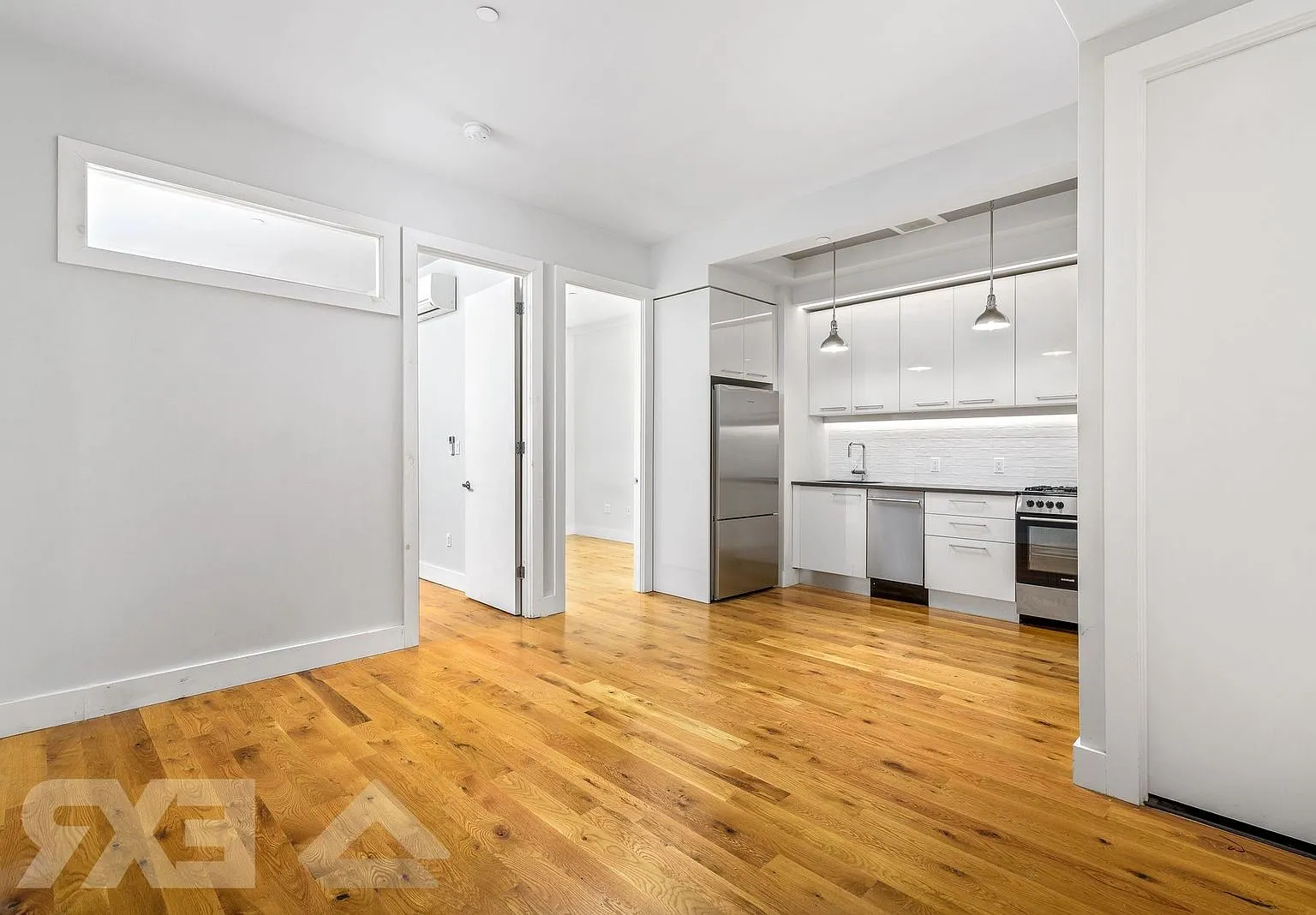 418 Lexington Avenue — Photo 2