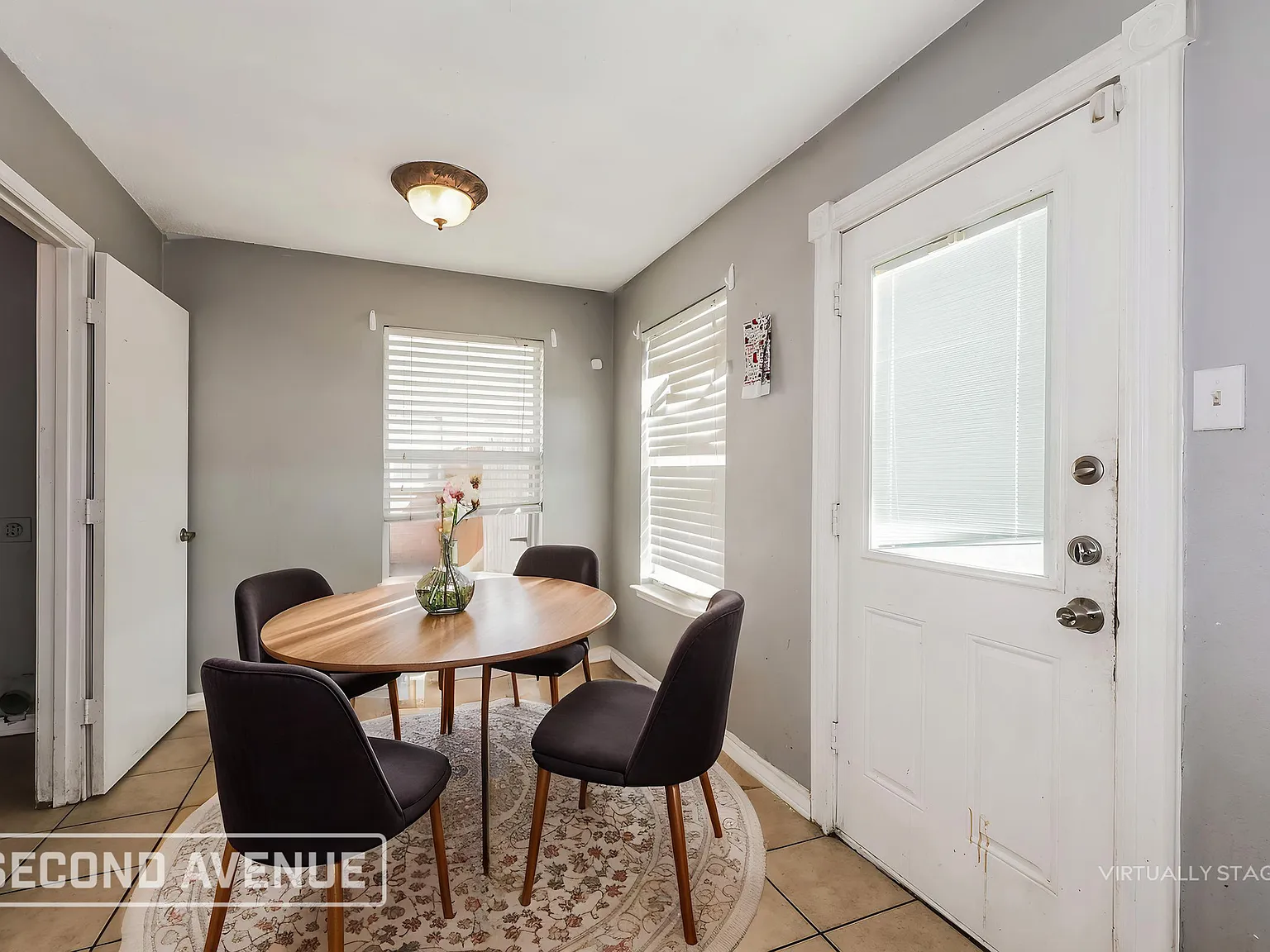 5 bed, 2.5 bath, 1904 sqft, $2,995 — Photo 3