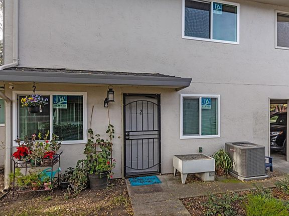 3rd image of 207 Watson Dr APT 2