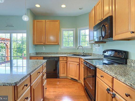 4th image of 115 Cobblestone Way
