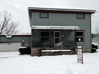 100 W Main St photo 1