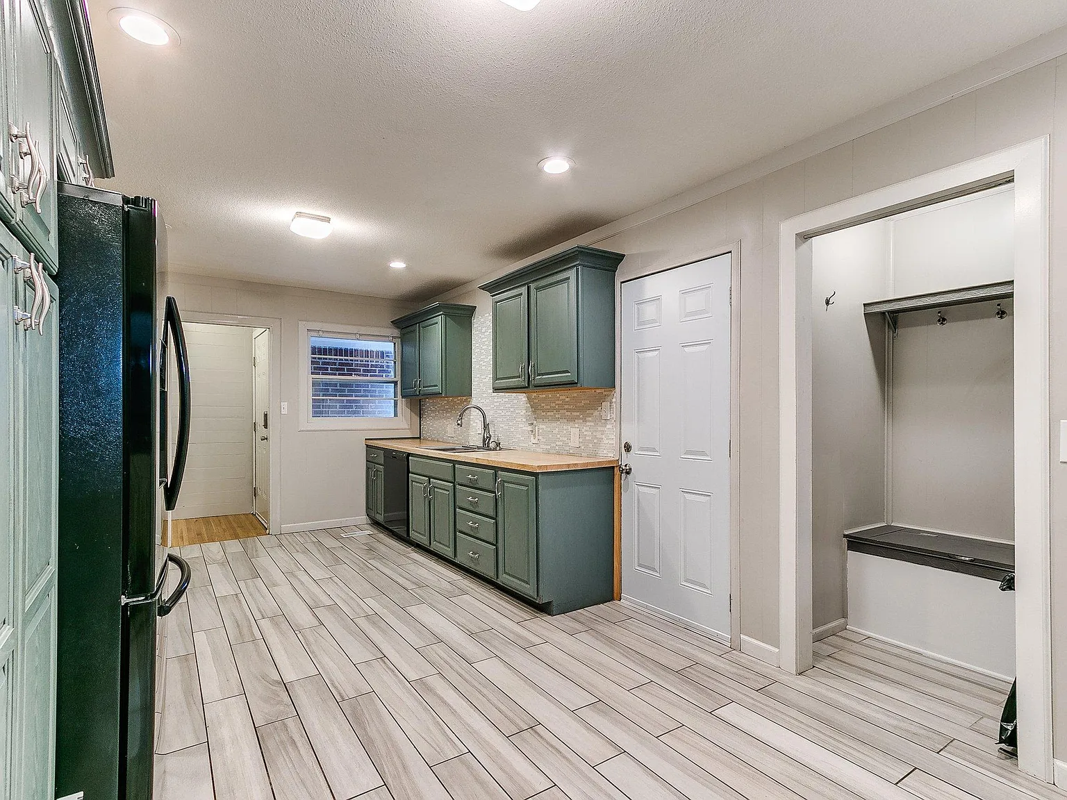 1707 S Ash Pl — Photo 3
