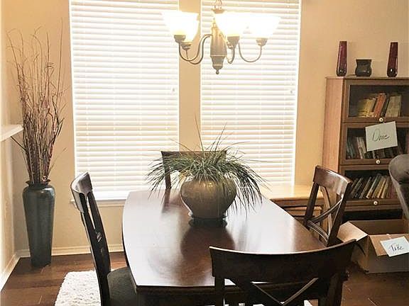 5th image of 146 Portsmouth Dr