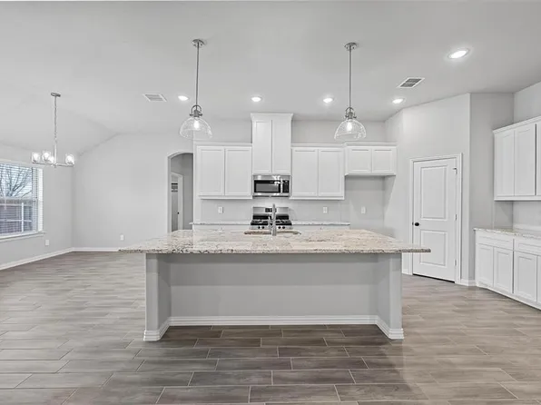 640 Mooney Dr, Saginaw, TX 76179