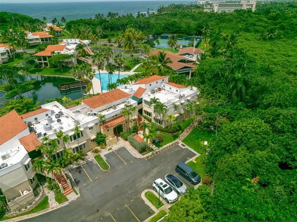 4 Lakeside Vlg #4, Vega Alta, PR 00692