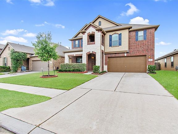 Lush landscaping, Front gutters