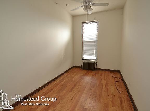 3rd image of 904 W Belmont Ave #1