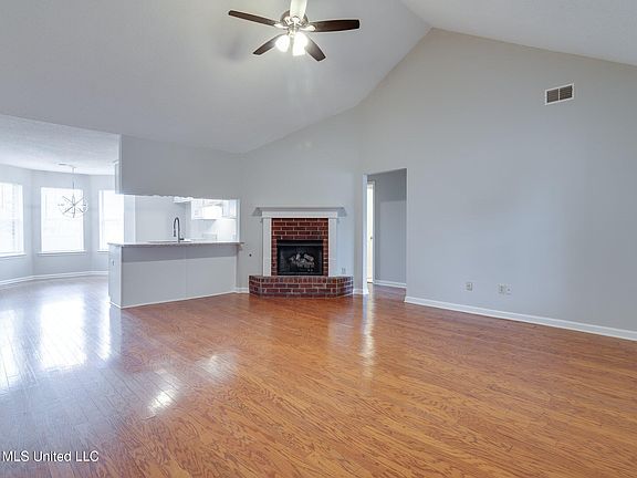 5th image of 4039 Shadow Glen Dr