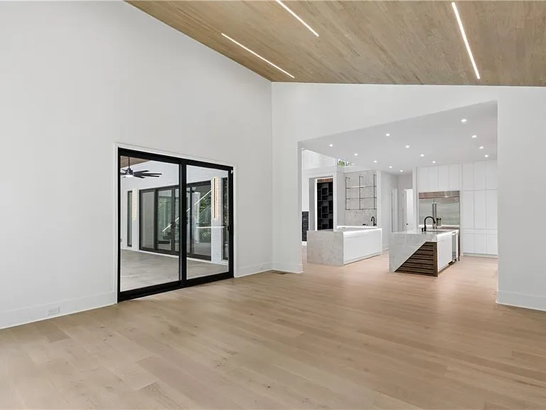 1000 Clementstone Northeast Dr — Photo 17
