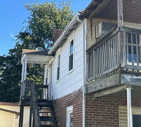 3rd image of 141 W Jefferson St