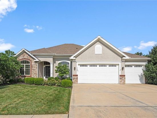 1150 Creekmoor Dr, Raymore, MO 64083