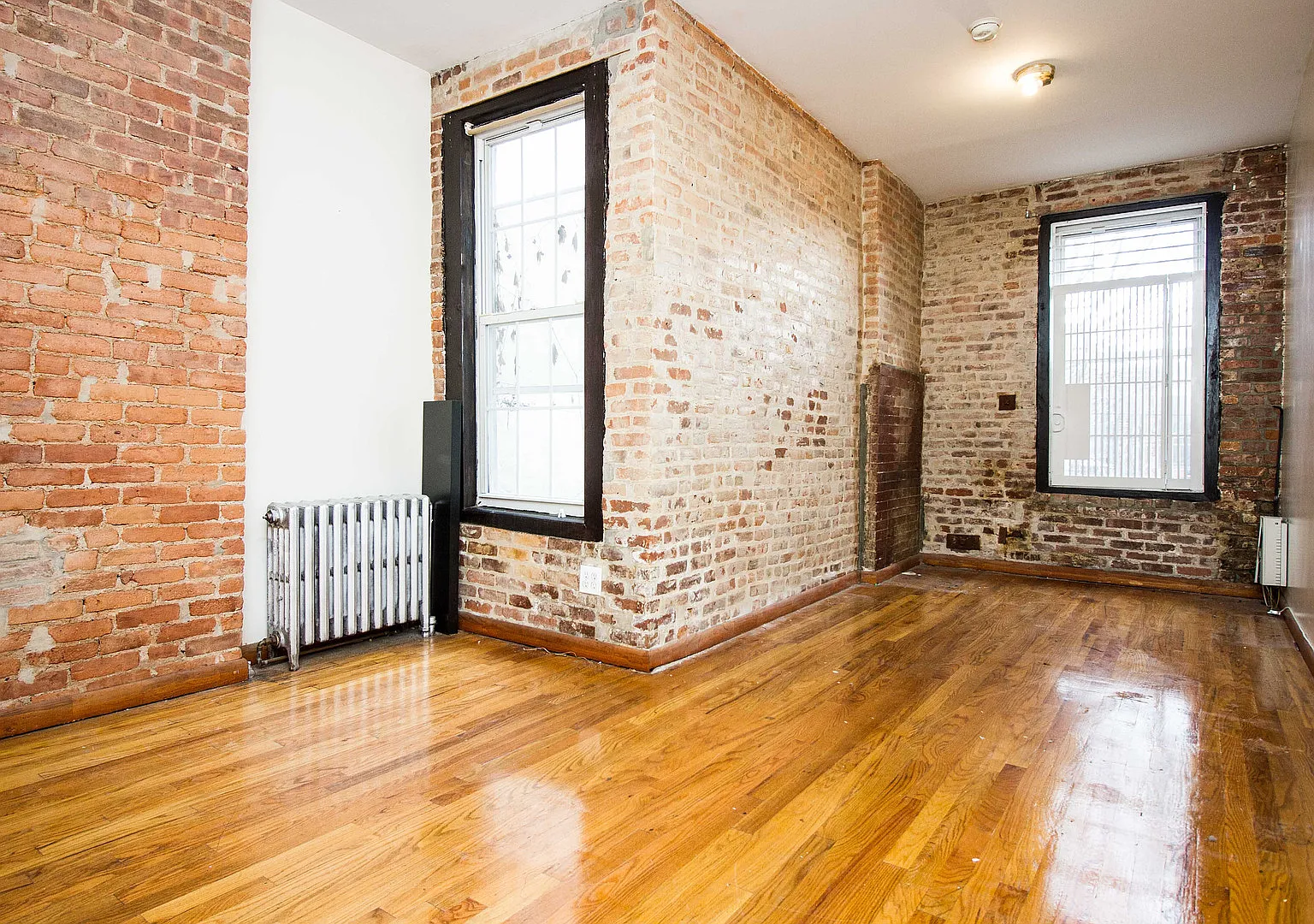 840 Hart Street — Photo 1