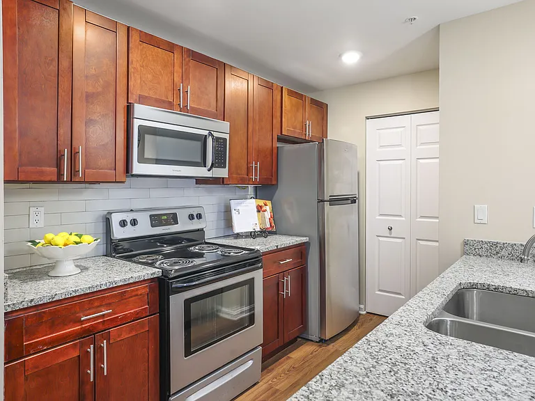Stonehaven Apartments — Photo 7