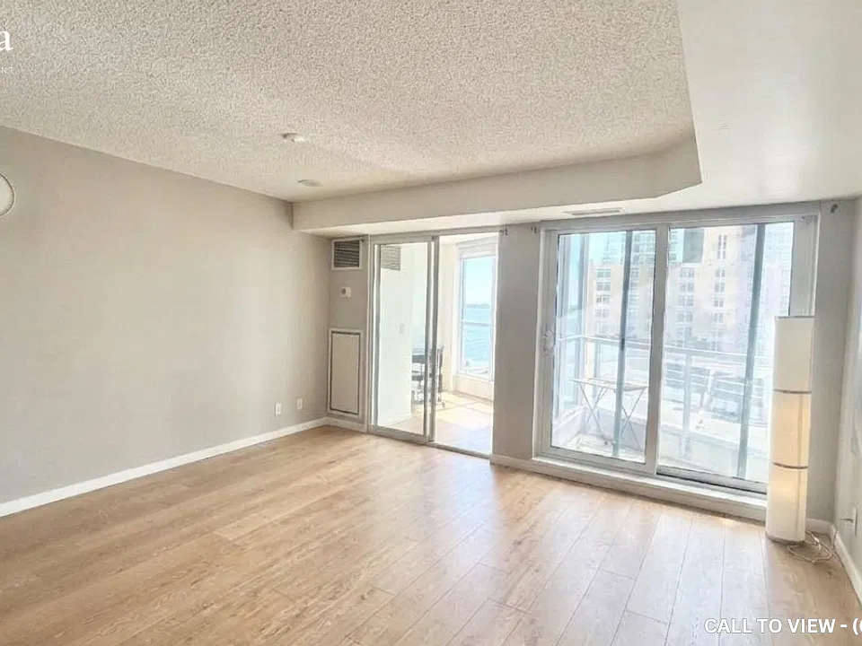 8 York St #611