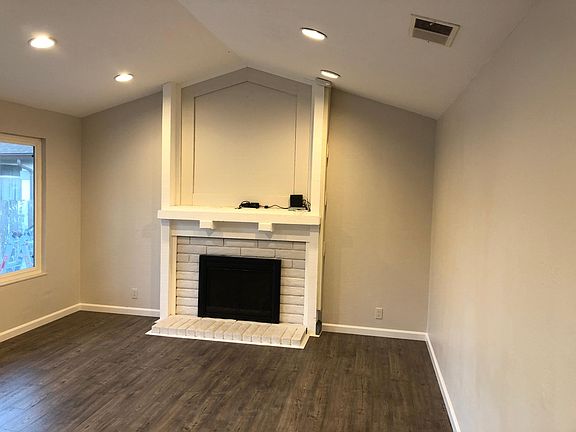 2nd image of 42 Chapelhaven Ct #1