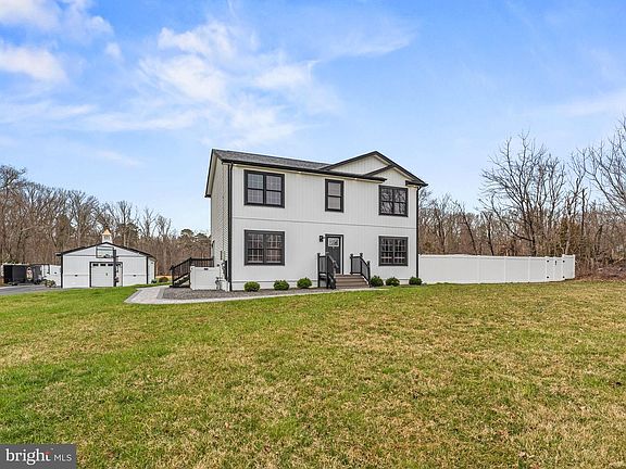 5th image of 1528 New Brooklyn Rd