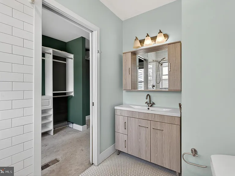 1705 Montrose St — Photo 22