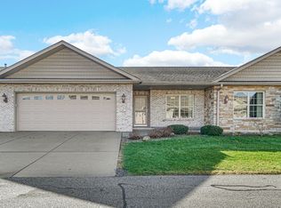 805 Veterans Ln, Crown Point, IN 46307