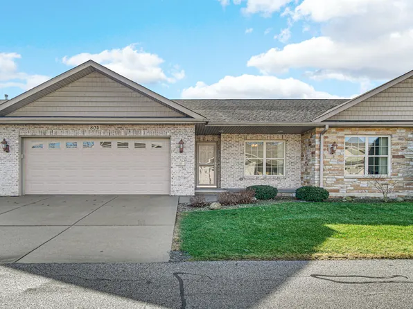 805 Veterans Ln, Crown Point, IN 46307