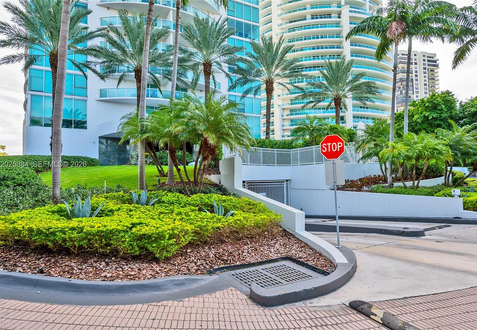 Skyline On Brickell Condo — Photo 2