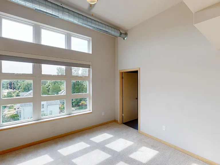902 Drake St — Photo 3