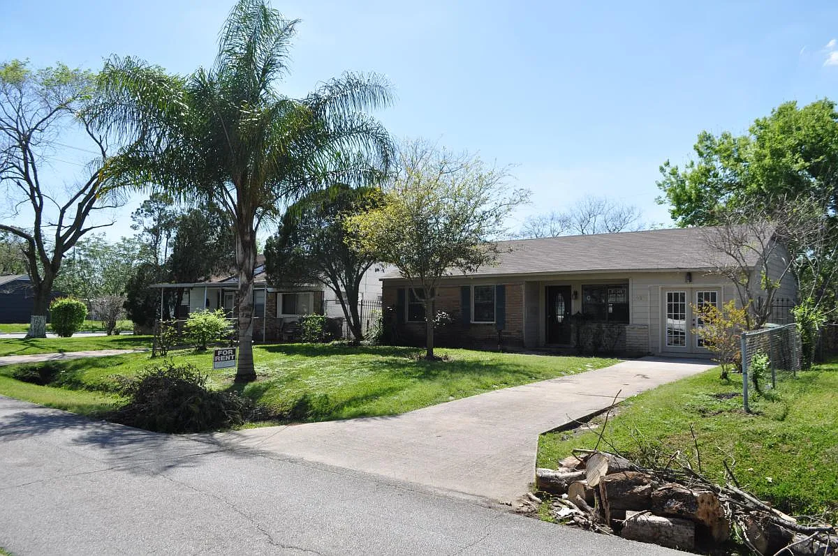10214 Chesterfield Drive — Photo 2