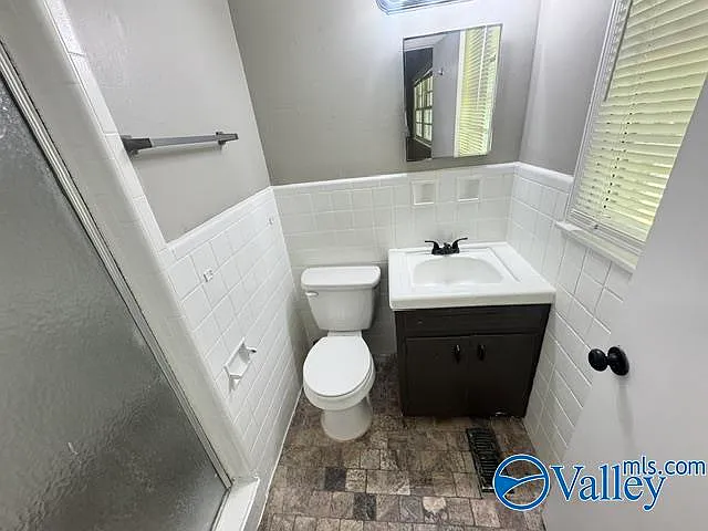 1114 Retlaw St NW — Photo 12