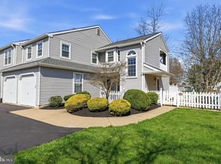 628 Rose Hollow Dr, Morrisville, PA 19067