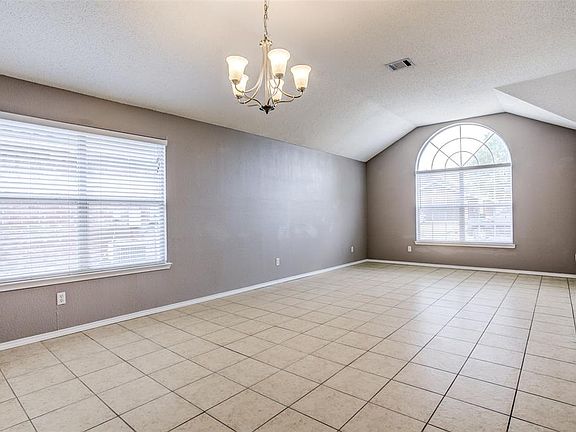 4th image of 308 Montana Dr