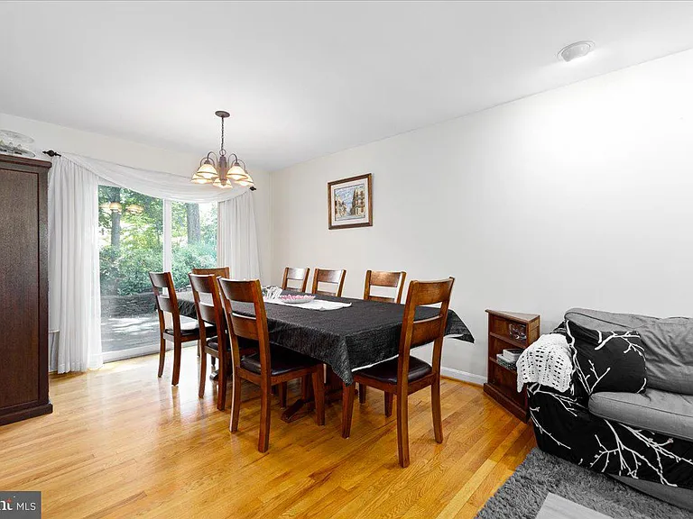 4 Sussex Ct — Photo 6
