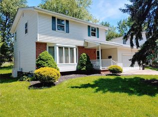 107 Seabrook Dr, Williamsville, NY 14221